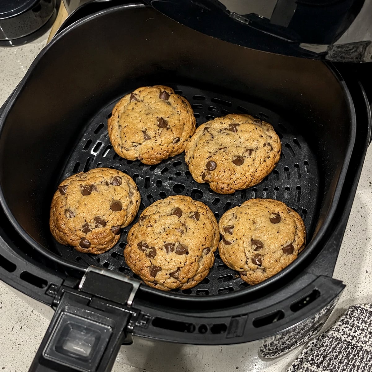Air Fryer Chocolate Chip Cookies